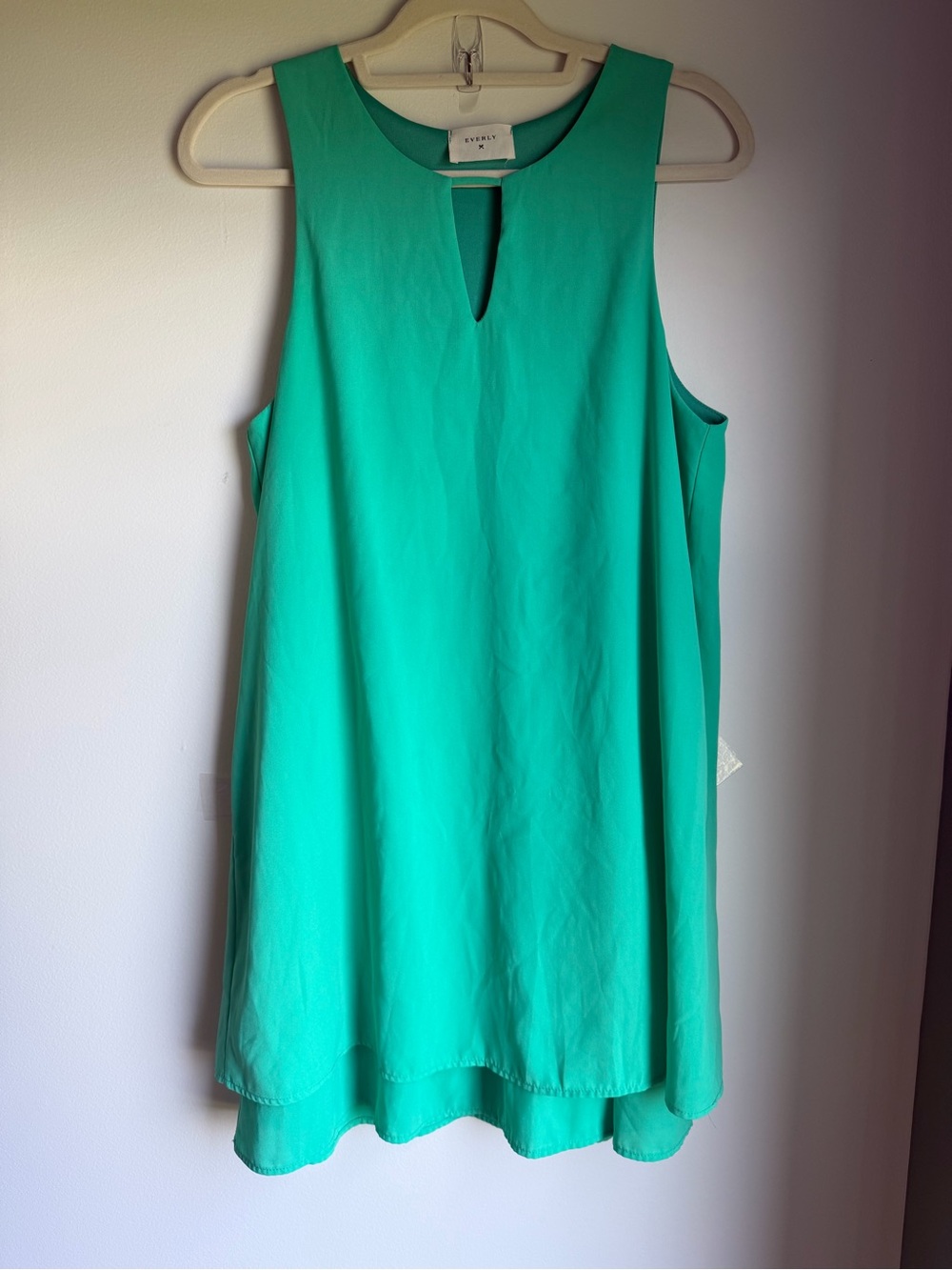 Everly Kelly Green Shift Dress Sleeveless Keyhole Shift Dress
